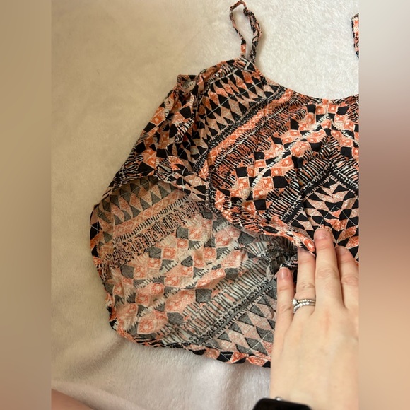 ⭐️💥❤️HOST PICK❤️💥⭐️ Like New Volcom Crop Tank Top - Picture 3 of 4